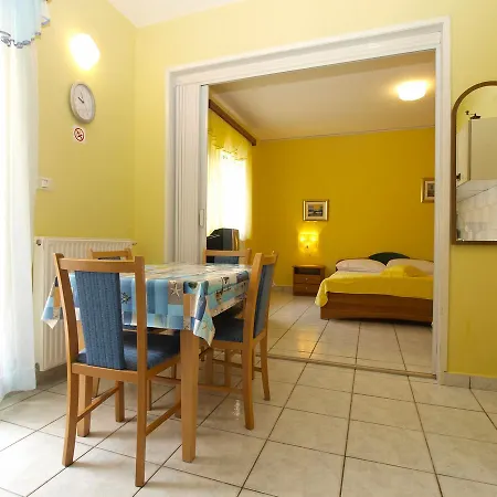 Vida 1682 Apartment